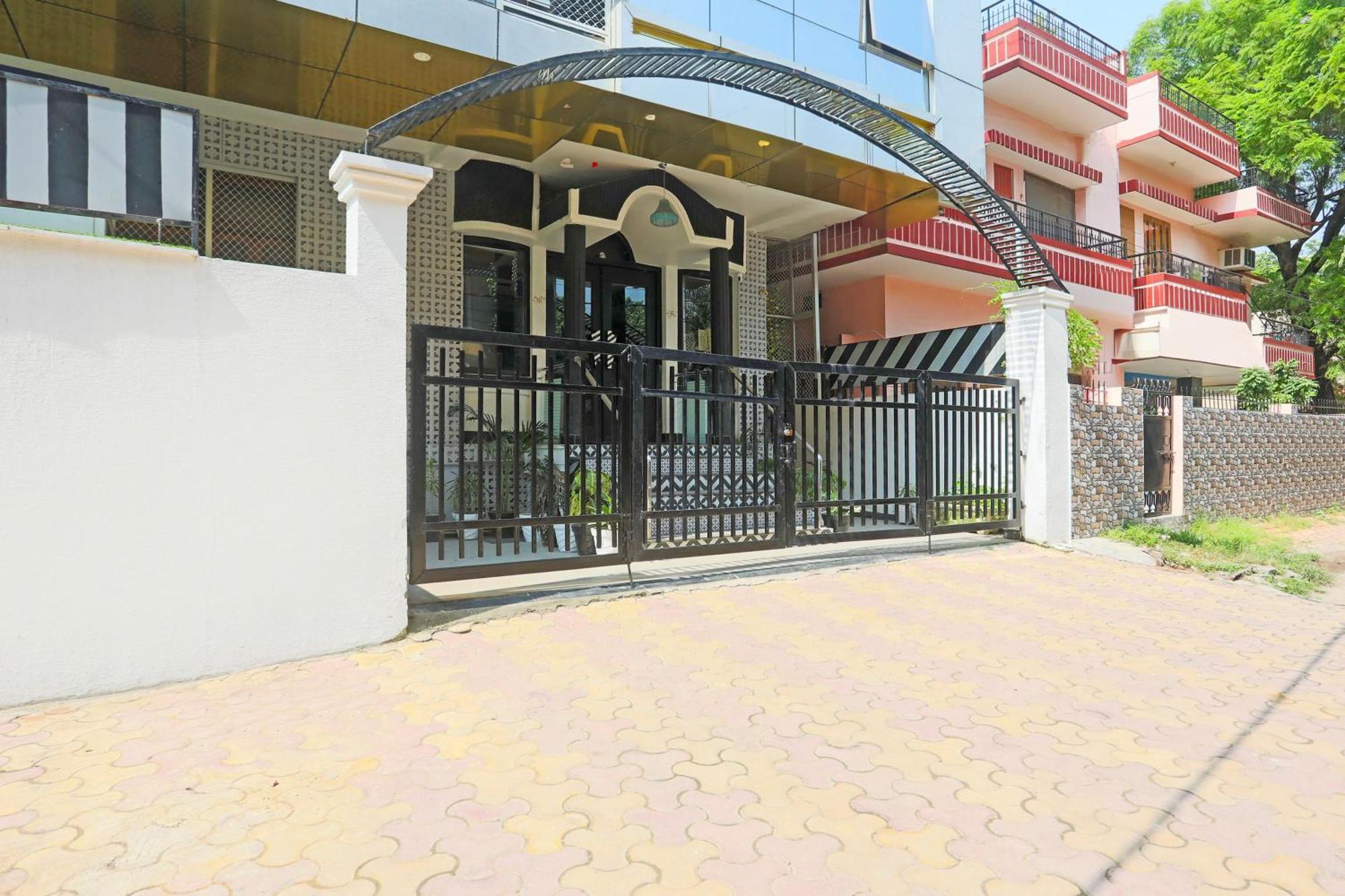 Super Townhouse Cantonment Varanasi Formerly Sarin Inn Exterior photo