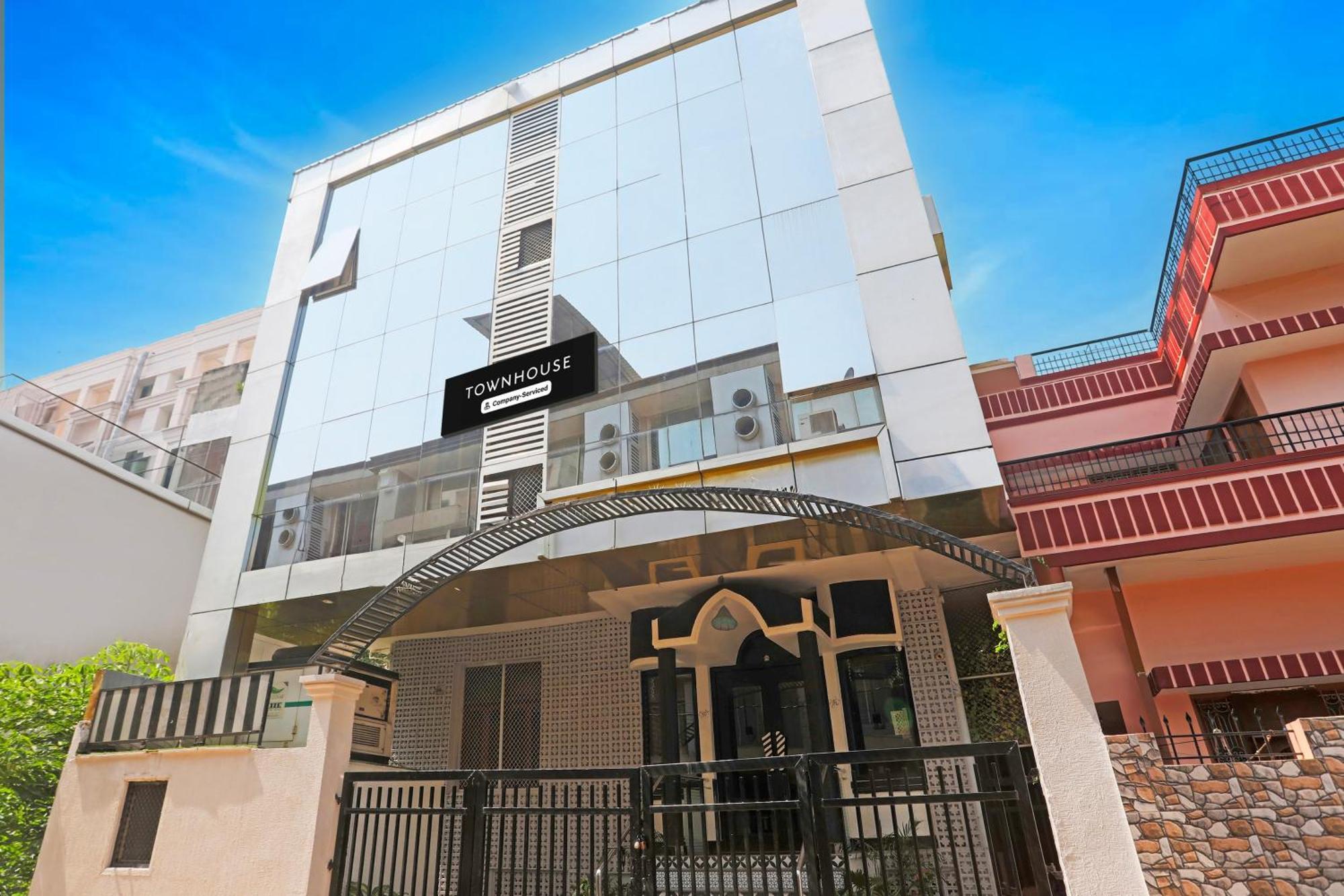 Super Townhouse Cantonment Varanasi Formerly Sarin Inn Exterior photo