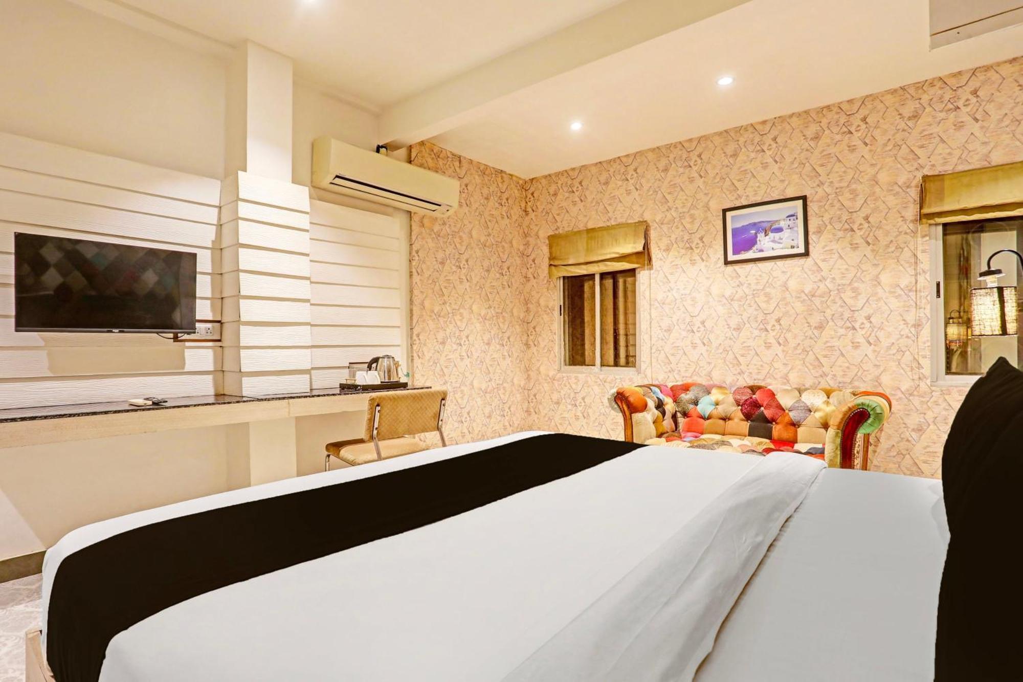 Super Townhouse Cantonment Varanasi Formerly Sarin Inn Exterior photo